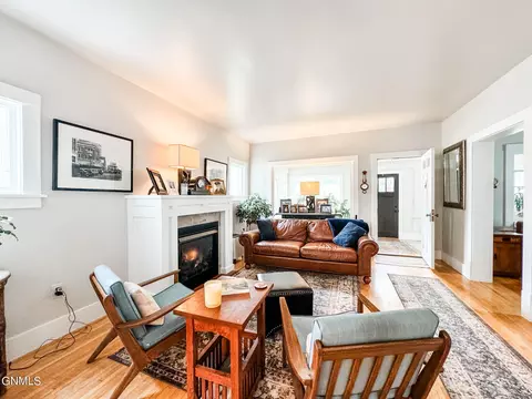 Living - 610 3rd Ave E, Williston, ND 58801 photo 2 of 6