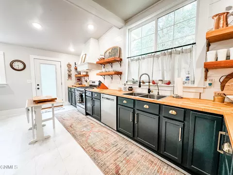 Kitchen - 610 3rd Ave E, Williston, ND 58801 photo 3 of 13