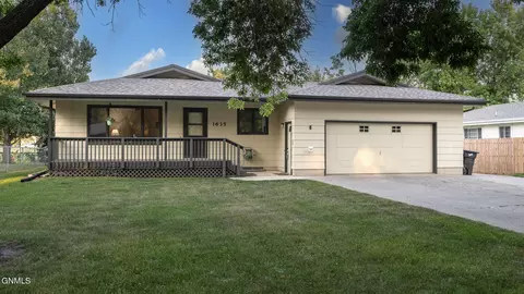1635 Richmond Dr, Bismarck, ND 58504
