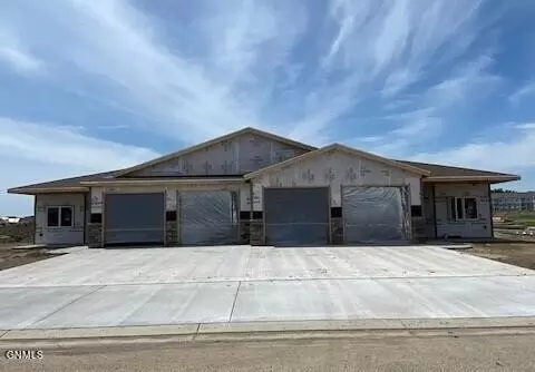 2910 Peach Tree Dr, Bismarck, ND 58504