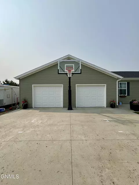 71 69th St E, Williston, ND 58801 photo 7