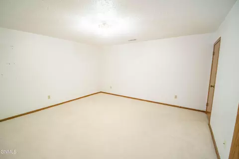 431 E Brandon Dr, Bismarck, ND 58503 photo 33