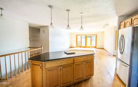 431 E Brandon Dr, Bismarck, ND 58503 photo 12