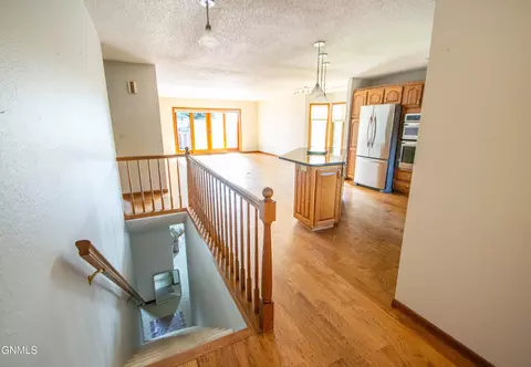 431 E Brandon Dr, Bismarck, ND 58503 photo 9