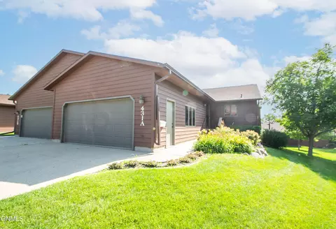 431 E Brandon Dr, Bismarck, ND 58503 photo 2