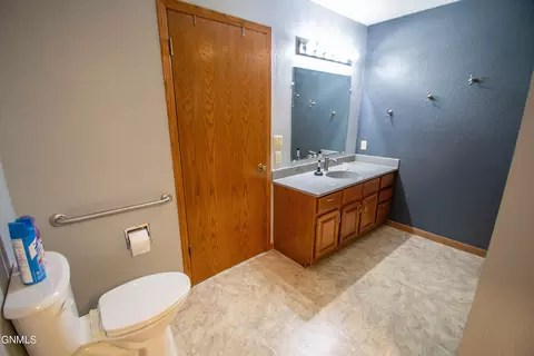 431 E Brandon Dr, Bismarck, ND 58503 photo 25