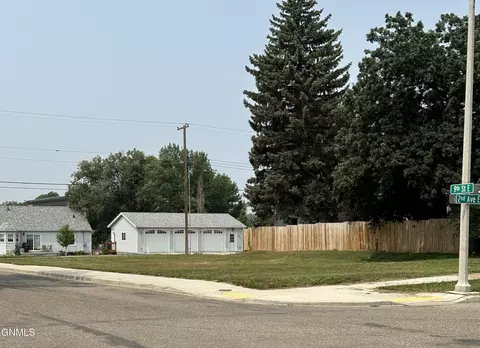 901 2nd Ave E, Williston, ND 58801 photo 1