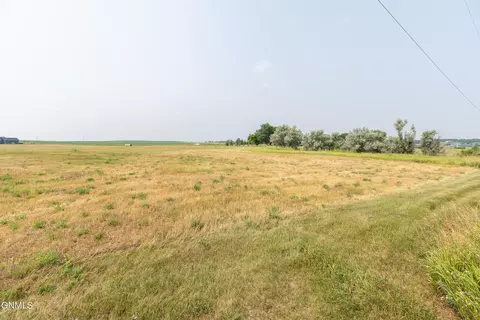 11305 Pauls Dr, Menoken, ND 58558