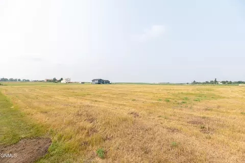 11325 Pauls Dr, Menoken, ND 58558
