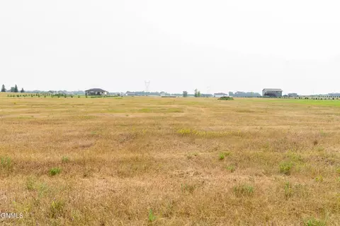11331 Pauls Dr, Menoken, ND 58558