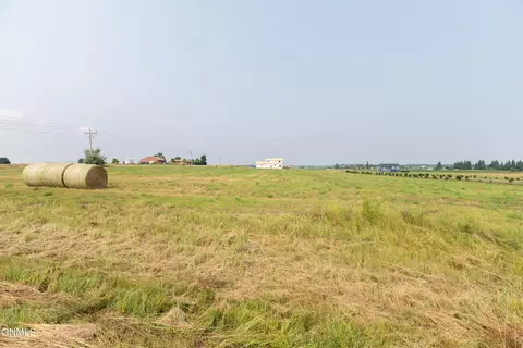 500 Apple Ridge Rd, Menoken, ND 58558
