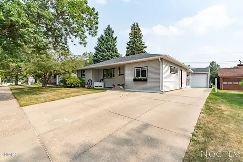 Exterior - 319 Capitol Ave E, Bismarck, ND 58501 photo 1 of 2