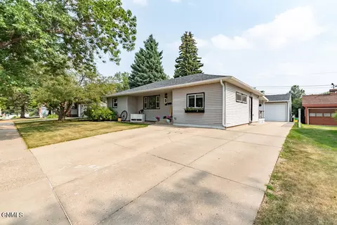 319 Capitol Ave E, Bismarck, ND 58501
