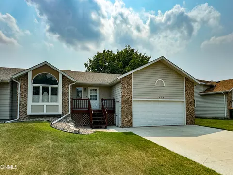 3478 Montreal St, Bismarck, ND 58503