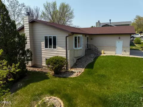 3249 Crocus Ave, Bismarck, ND 58501 photo 37