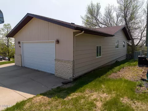 3249 Crocus Ave, Bismarck, ND 58501 photo 35