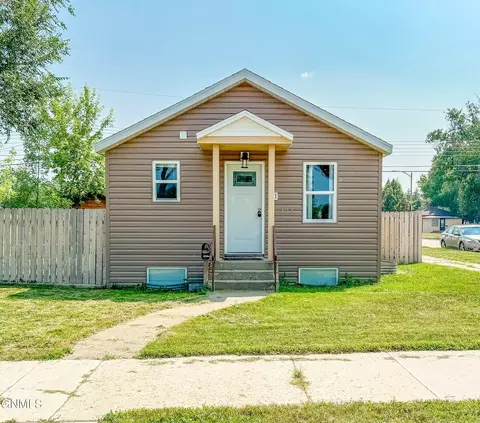 423 4th St W, Williston, ND 58801