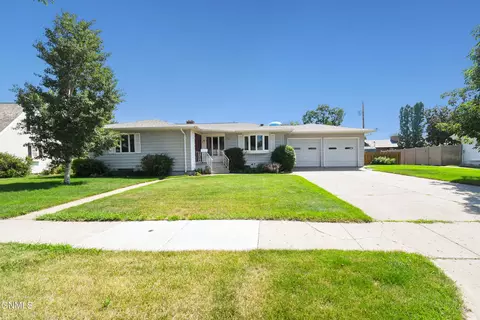 1220 4th Ave E, Williston, ND 58801