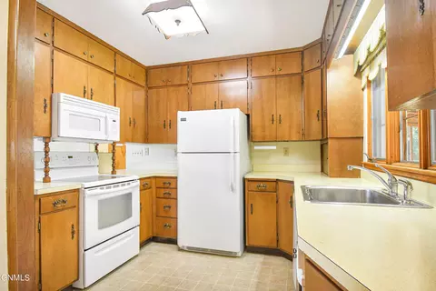 1220 4th Ave E, Williston, ND 58801 photo 16