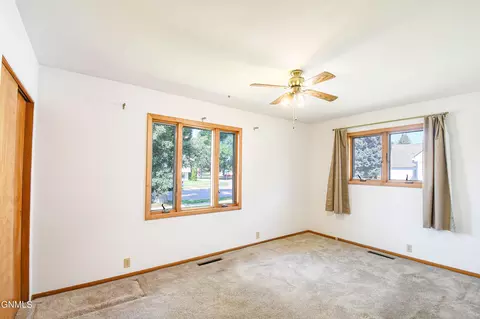 1220 4th Ave E, Williston, ND 58801 photo 17