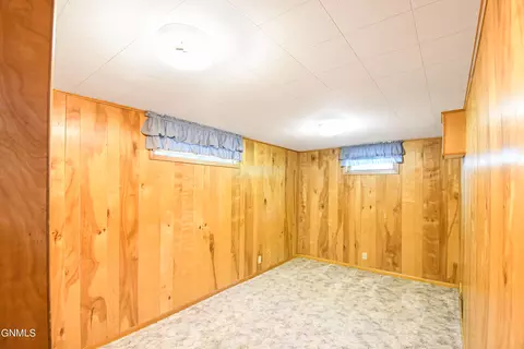1220 4th Ave E, Williston, ND 58801 photo 24