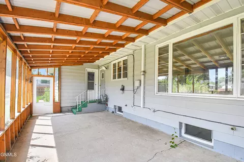 1220 4th Ave E, Williston, ND 58801 photo 9