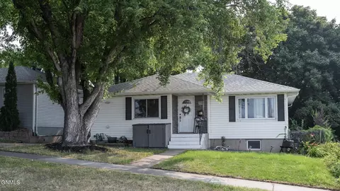 1709 13th St, Bismarck, ND 58501