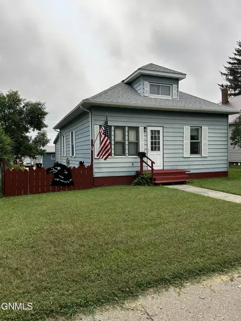 629 5th Ave SE, Jamestown, ND 58401