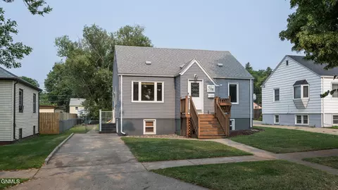508 16th St, Bismarck, ND 58501