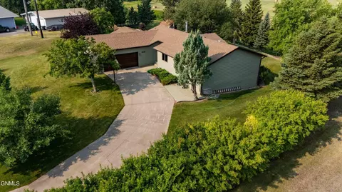 909 Antelope Dr, Hazen, ND 58545