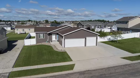 3428 Northrop Dr, Bismarck, ND 58503