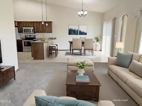 2810 Waters Edge Ln SE, Mandan, ND 58554