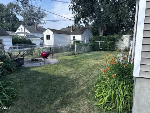 1109 E D Ave, Bismarck, ND 58501 photo 3