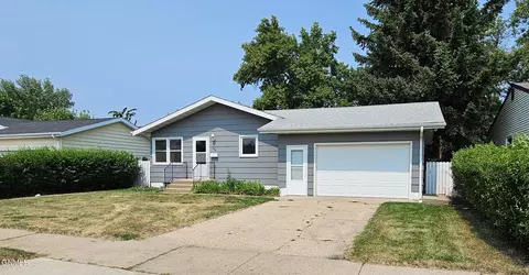 628 Arbor Ave, Bismarck, ND 58504