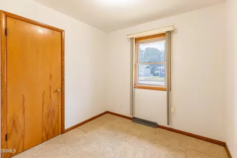 516 W Ingals Ave, Bismarck, ND 58504 photo 5