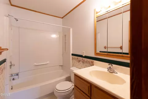 516 W Ingals Ave, Bismarck, ND 58504 photo 8