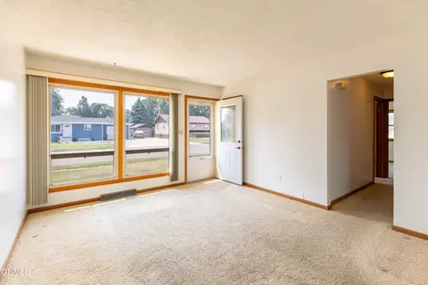 516 W Ingals Ave, Bismarck, ND 58504 photo 2