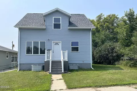 1008 7th Ave SE, Jamestown, ND 58401