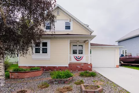 510 4th St SE, Jamestown, ND 58401