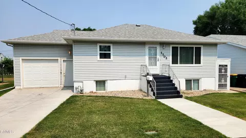 1702 Bowen Ave E, Bismarck, ND 58504 photo 26