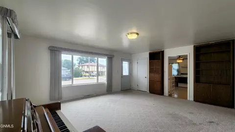 1702 Bowen Ave E, Bismarck, ND 58504 photo 5