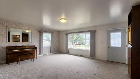 1702 Bowen Ave E, Bismarck, ND 58504 photo 4