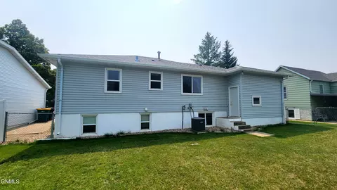 1702 Bowen Ave E, Bismarck, ND 58504 photo 2