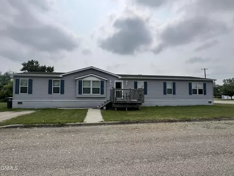 688 Helming St, Lansford, ND 58750