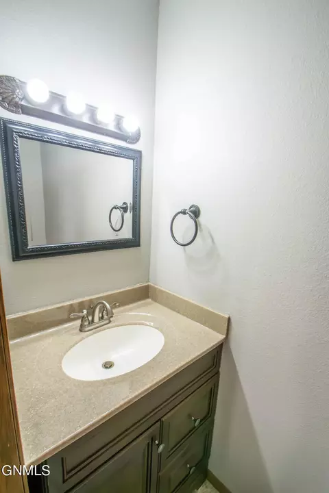 Bath - 2879 Warwick Loop, Bismarck, ND 58504 photo 1 of 3