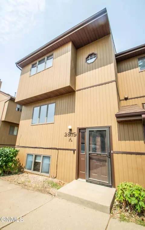 2879 Warwick Loop, Bismarck, ND 58504