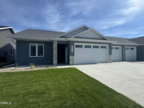 Exterior - 3003 Baltimore Dr, Bismarck, ND 58504 photo 7 of 7