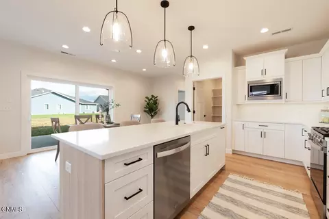 Kitchen - 3003 Baltimore Dr, Bismarck, ND 58504 photo 2 of 4
