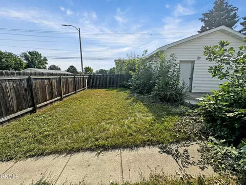 1916 University Ave, Williston, ND 58801 photo 4