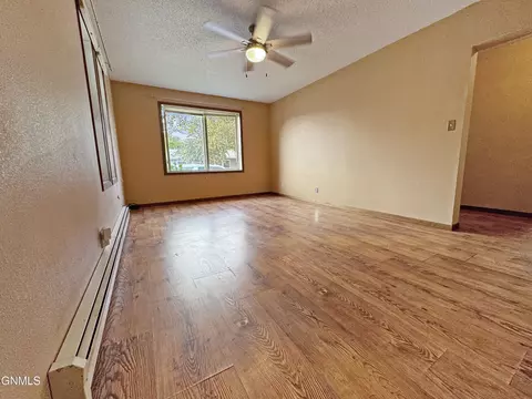 1916 University Ave, Williston, ND 58801 photo 8